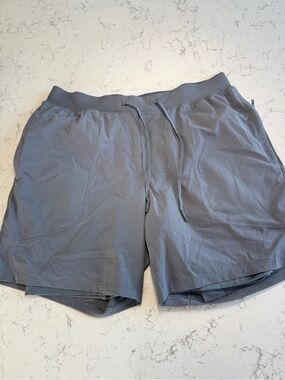 Lululemon Men’s Lined Athletic Shorts Gray Size L, 7 inch inseam